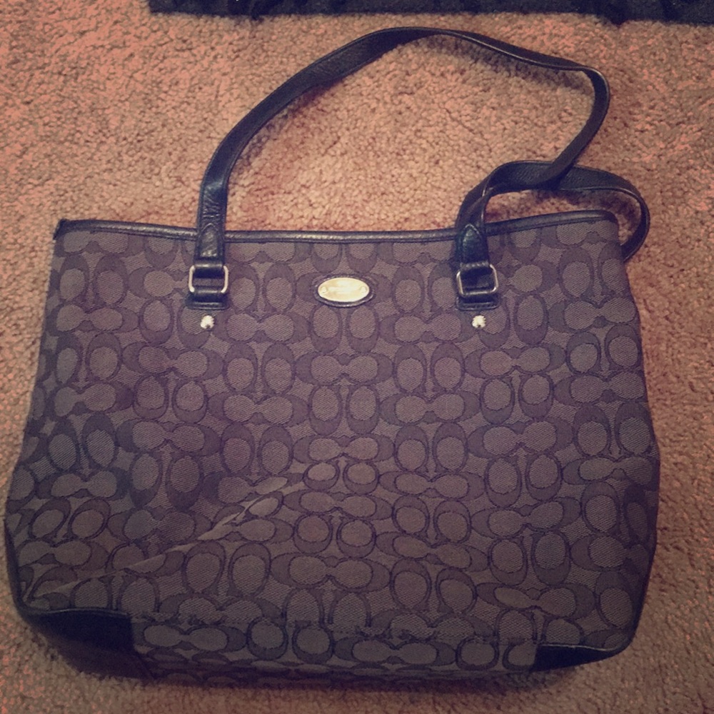 Black coach purse.